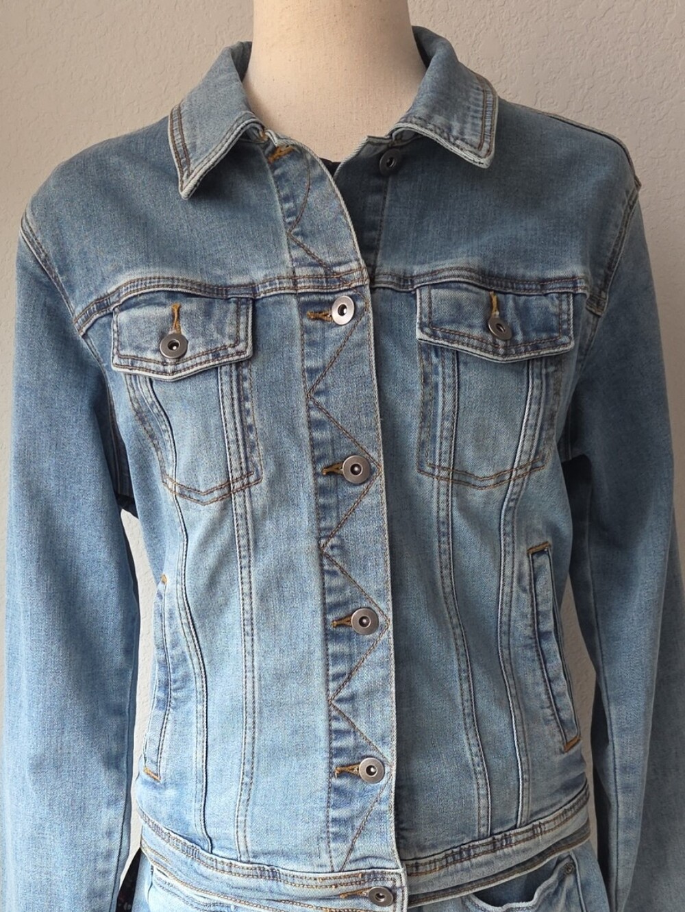 Prana Womens Abbot Denim Jean Trucker Jacket Organic Cotton Blend Blue Stretch M